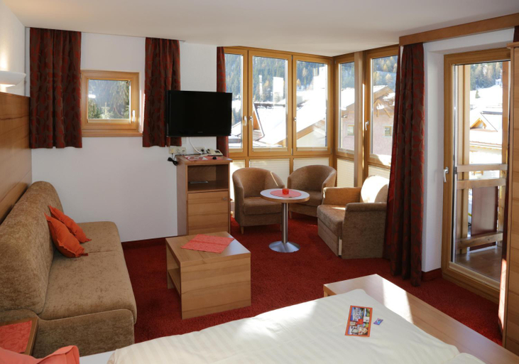 Bedroom 2, Hotel Garni Lawens, Landeck