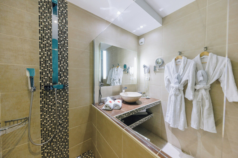 Bathroom 5, Hôtel Liberata & Spa, Haute-Corse