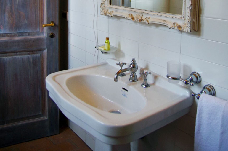 Bathroom 17