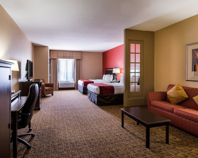 Bedroom 1, SPARK BY HILTON PEARLAND, Brazoria