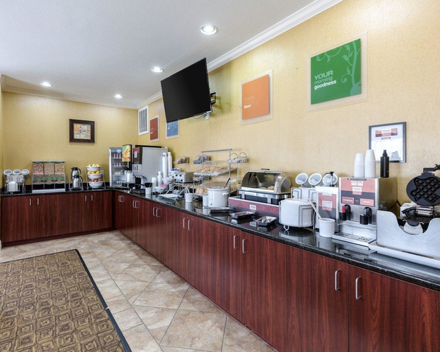 Food & Drinks 3, SPARK BY HILTON PEARLAND, Brazoria