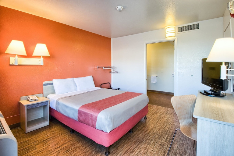 Bedroom 2, Motel6 Pendleton, OR, Umatilla