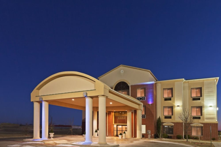 Exterior & Views 4, Holiday Inn Express & Suites PLAINVIEW, Hale