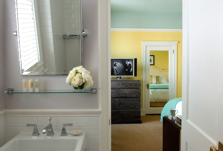 Bathroom 4, Hotel Deluxe, Multnomah