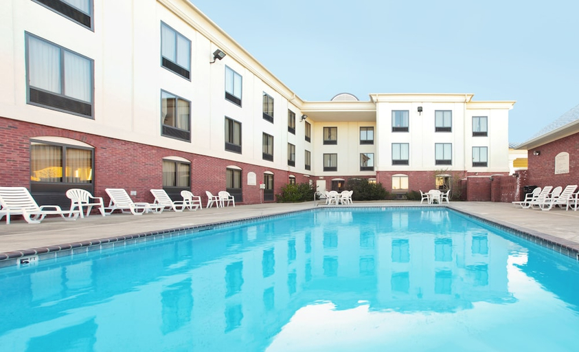 Sport & Beauty, Holiday Inn Express Hotel And Suites Pine Bluff Pines Mall, Jefferson