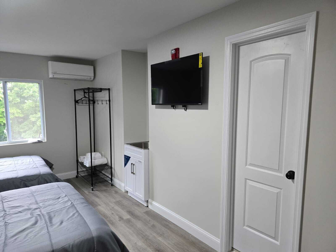 Bedroom 4, Rodeway Inn, Sullivan