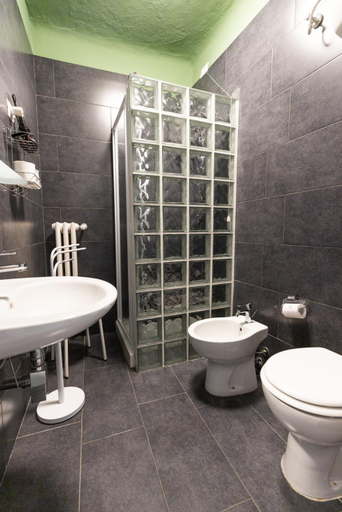 Bathroom 5, Albergo Centrale, Siena