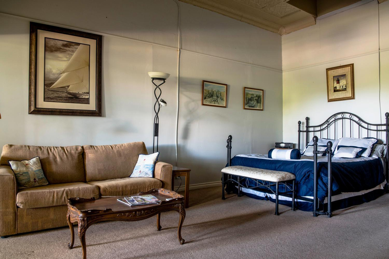 Bedroom 2, Canalside Restaurant, Inn & Kitchen Store, Niagara