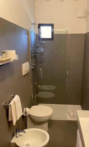 Bathroom 10