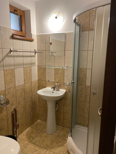 Bathroom 3, Green Mountain Resort, Margau