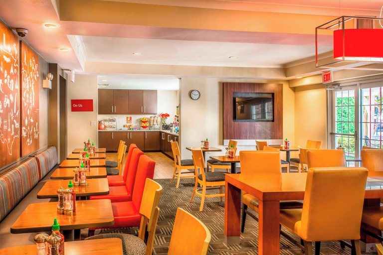Food & Drinks 5, TownePlace Suites by Marriott Baltimore BWI Airport, Anne Arundel