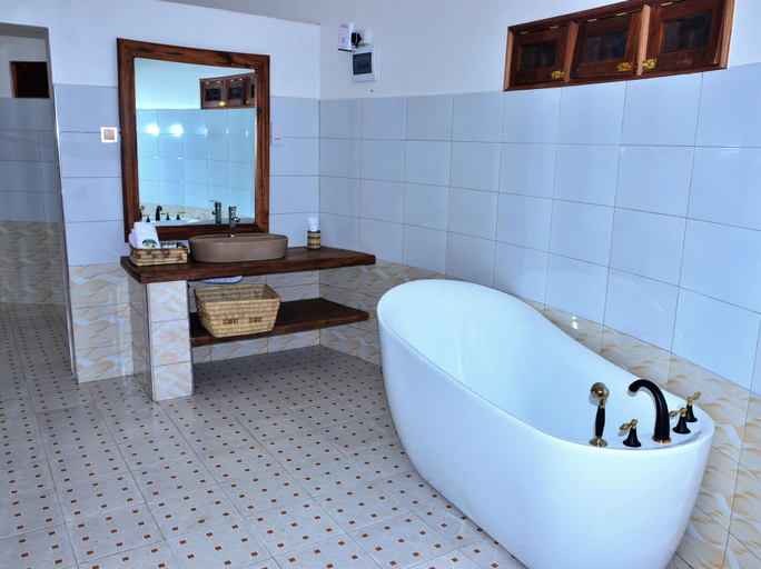 Bathroom, Lake George View Resort, Busongora