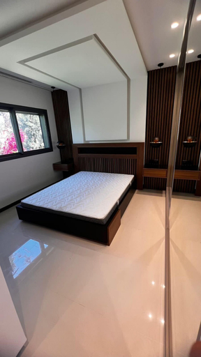 Bedroom, Khallouk's Groupe, Alpes-Maritimes