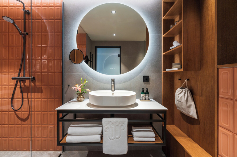 Bathroom 13