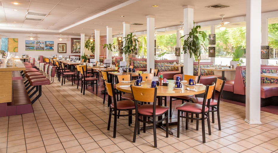 Food & Drinks 4, Days Inn by Wyndham Palm Springs, Riverside