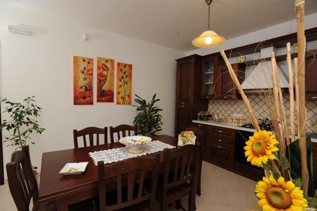 5, Carmelina, Lecce