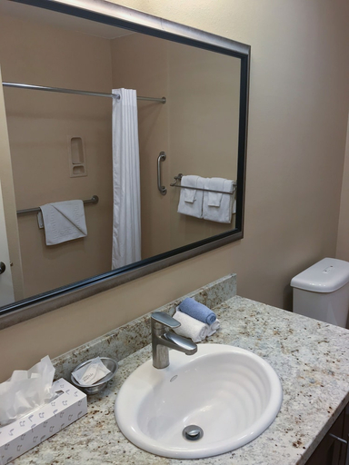Bathroom 4, The Oasis Resort, Riverside