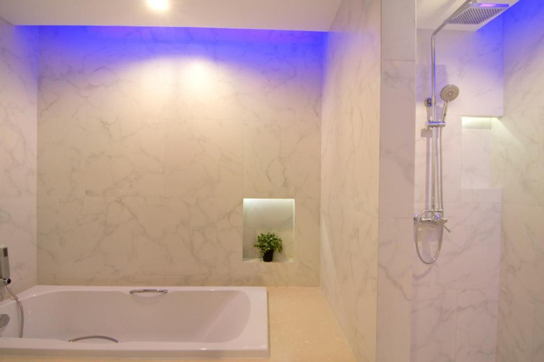 Bathroom 16