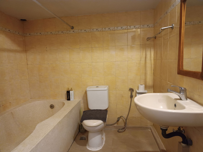 Bathroom 12