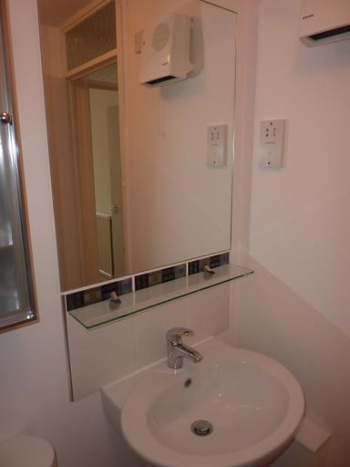 Bathroom 3, WynnStay Studio Apartments, Southend-on-Sea