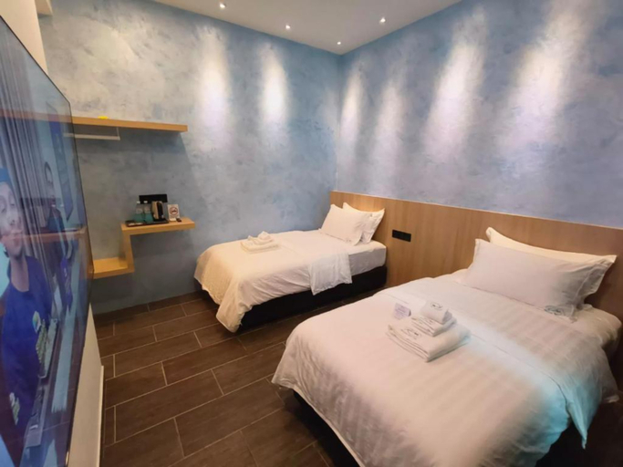 Bedroom 2, Red's Hotel, Bintulu