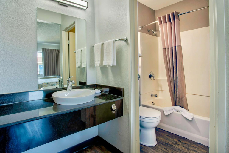 Bathroom 4, Motel 6 Salem, Marion