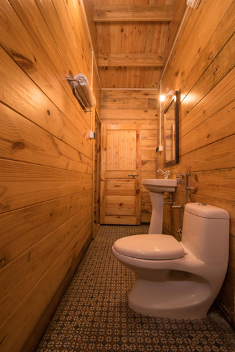 Bathroom 3, Dreams Hostel, North Goa