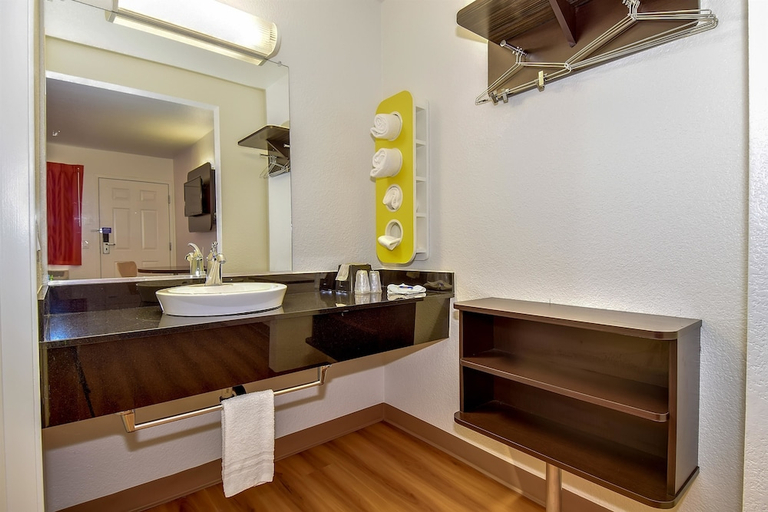 Bathroom 4, Motel 6 Riverside, CA - South, Riverside