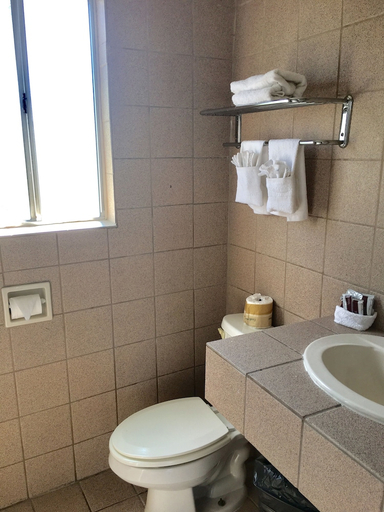 Bathroom 3, Motel6 Richmond, CA – Civic Center, Contra Costa