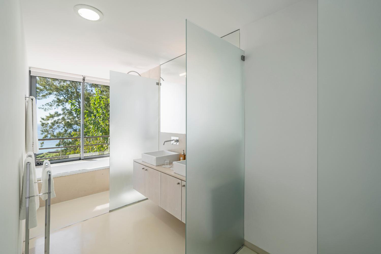 Bathroom, Casa do Papagaio Verde, Funchal