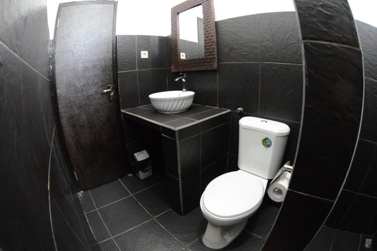 Bathroom 13