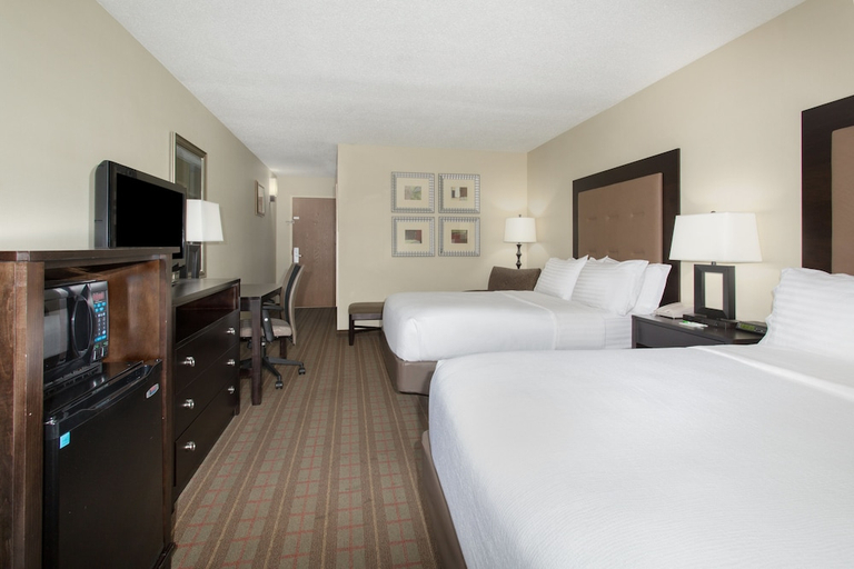 Bedroom 4, Holiday Inn RIVERTON-CONVENTION CENTER by IHG, Fremont