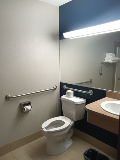 Bathroom 4, Super 8 by Wyndham St-Jerome, La Rivière-du-Nord