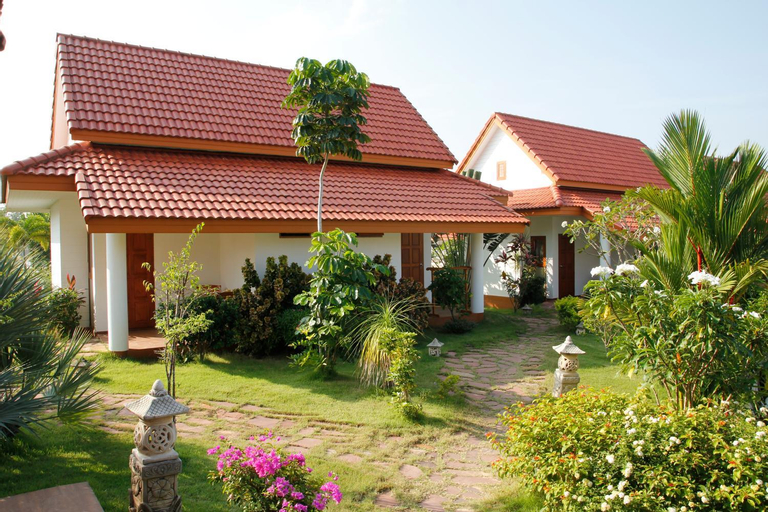 Exterior 7