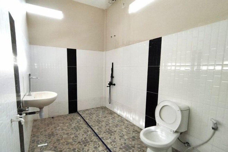 Bathroom 10