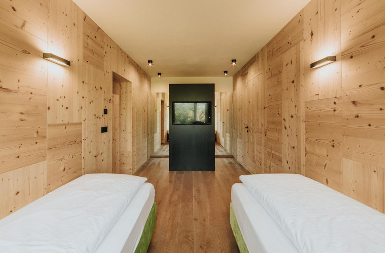Bedroom 4, Presulis Hideaway Apartments & Restaurant, Bolzano