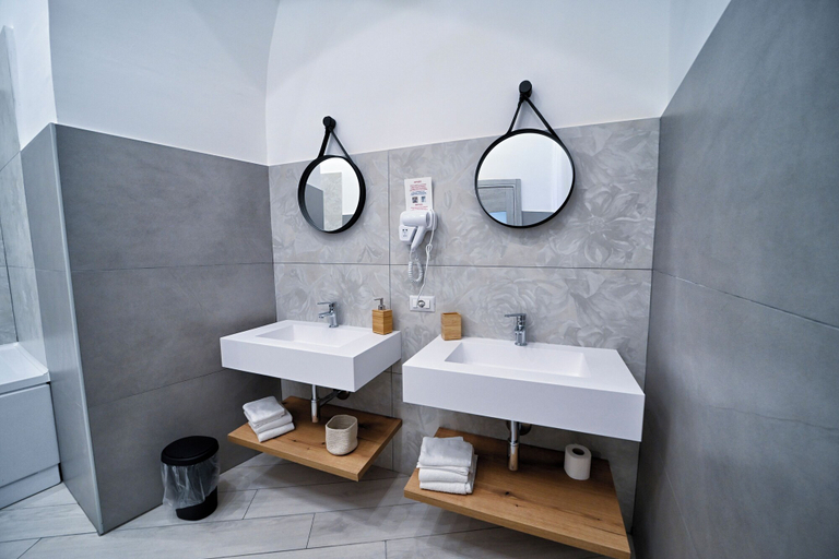 Bathroom 3, LudBen Dante, Napoli