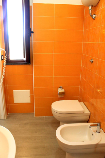 Bathroom 3, Meublé Leonetti, Salerno