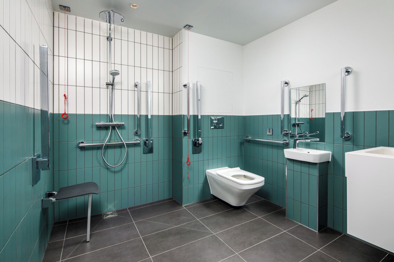 Bathroom 4, Southgate Hotel London, London