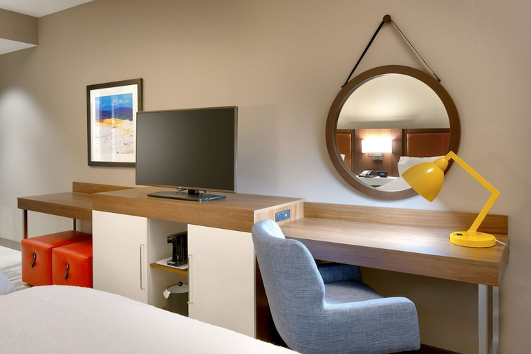 Bedroom 2, Hampton Inn & Suites by Hilton Rexburg, Madison
