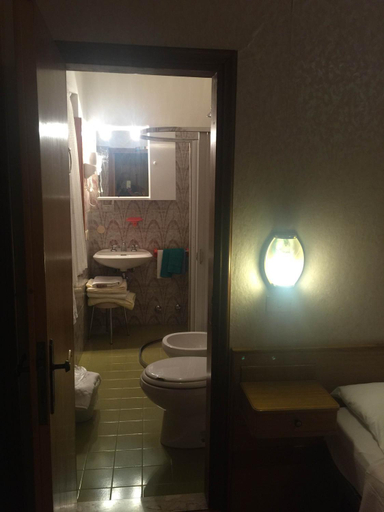 Bathroom 3, Val Del Rio, Modena