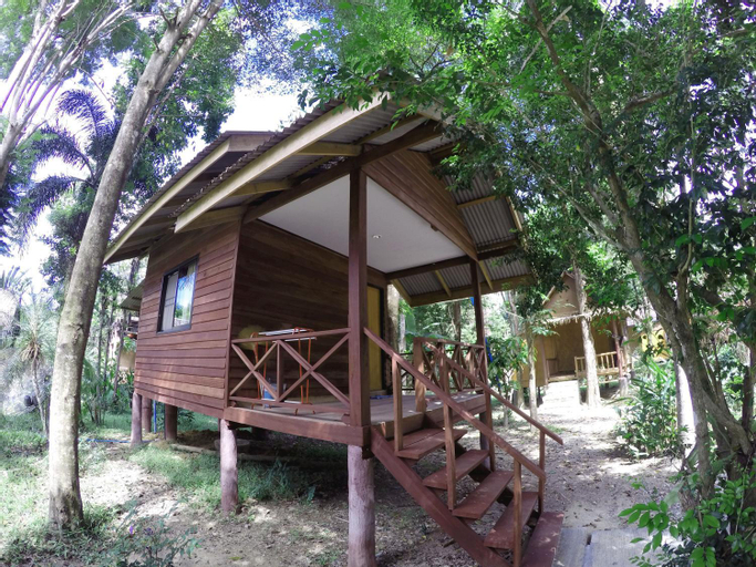Exterior 12