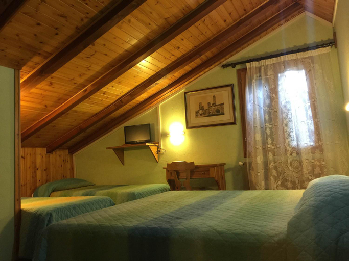 Bedroom 2, Val Del Rio, Modena