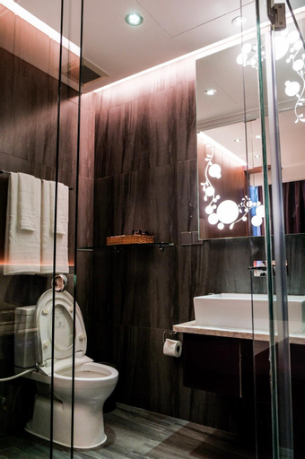 Bathroom 18
