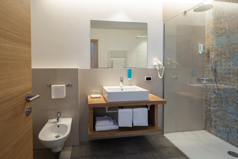 Bathroom, Hotel Blitzburg, Bolzano