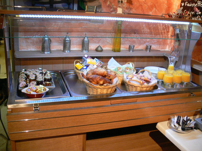 Food & Drinks 4, Hotel Le Saint Julien, Yonne