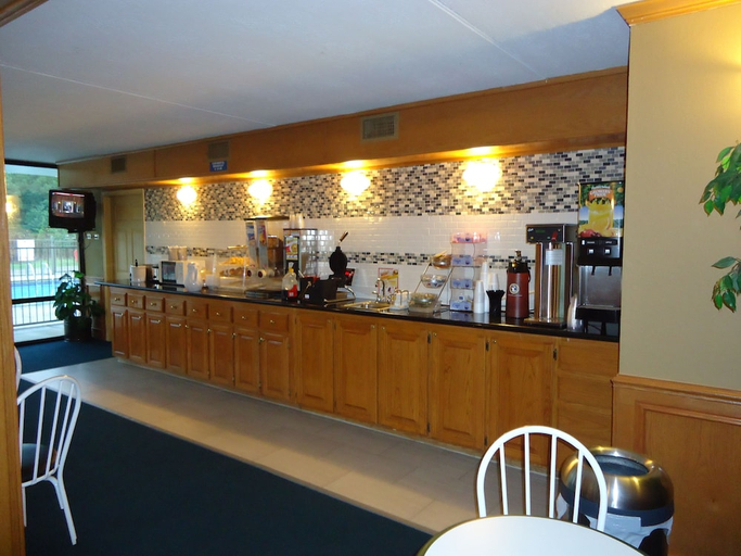 Food & Drinks 5, Walnut Inn Roland, Sequoyah