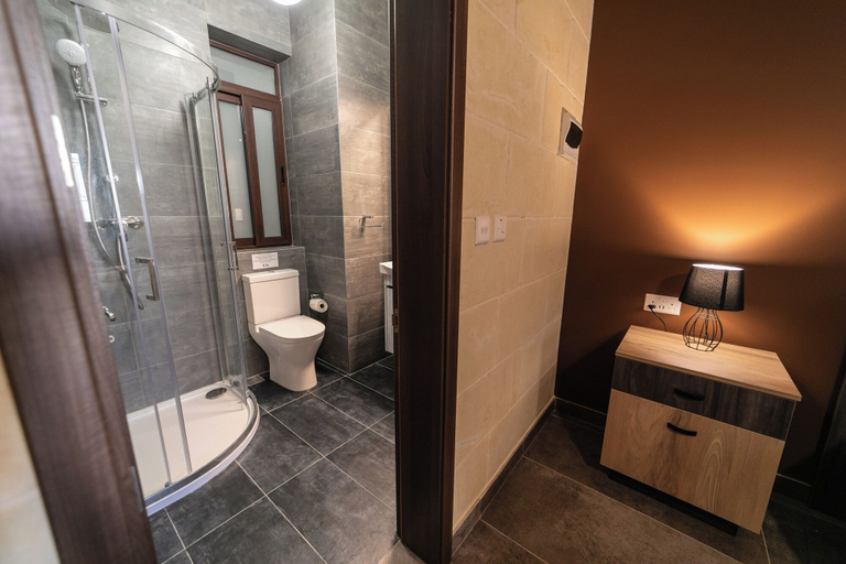 Bathroom 4, Sunrise lodge