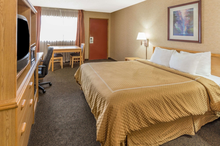 Bedroom 3, Days Inn by Wyndham Black Bear, Marion