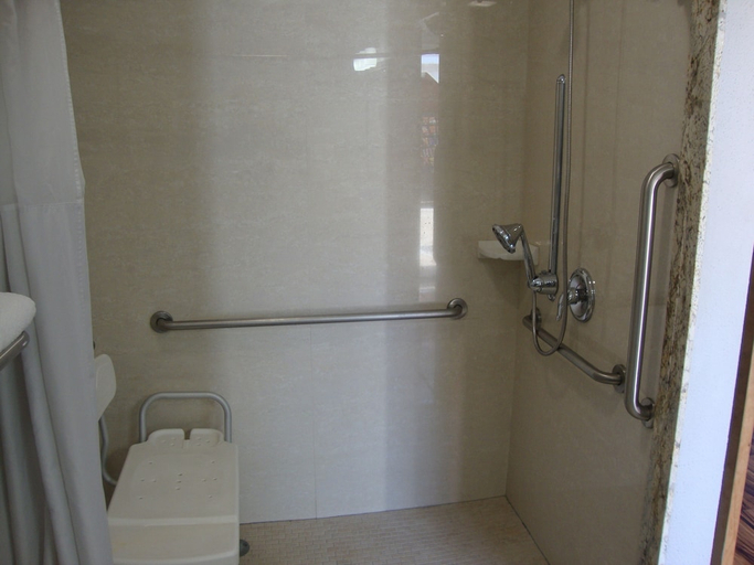 Bathroom 4, Oasis Inn Sacramento - Elk Grove, Sacramento